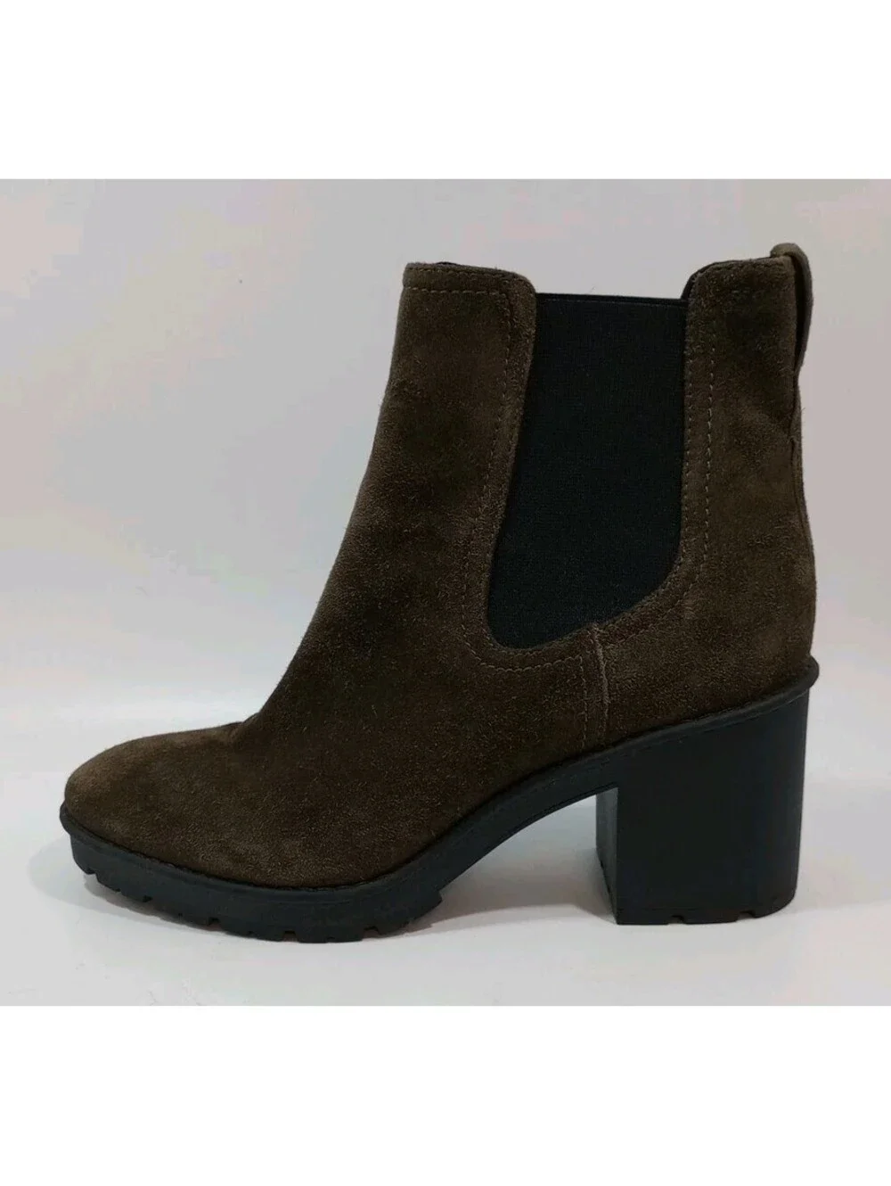 VINCE Water Repellant Suede Chelsea Ankle Boot Army Green Sz 10 MSRP $400 Block